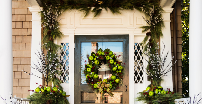 Front Porch Christmas Decor Ideas for Small Homes: Transform Your Space This Festive Season 🎄✨