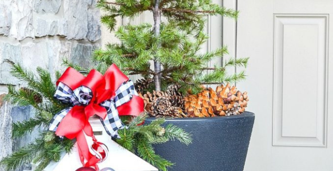 Transform Your Small Porch into a Yuletide Wonderland: Christmas Decor Ideas That Make a Big Impact